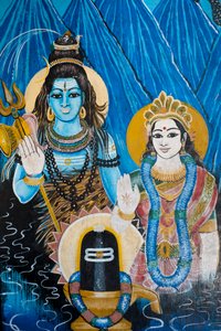 Dipinto del Dio indù Shiva e della sua consorte Dea Parvati, sul muro di un tempio a Sangamankanda, sulla costa orientale, Sri Lanka. 29 maggio 2010 da Unknown